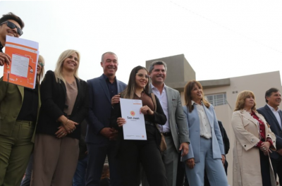 El gobernador Orrego entreg 260 viviendas en Capital