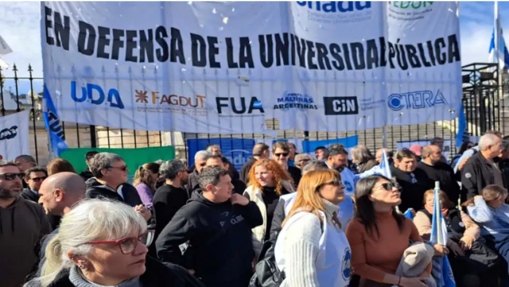 Capital Humano anunci un aumento para docentes universitarios, pero los gremios dicen que son 