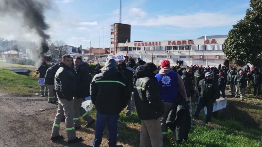 Como en el macrismo: la fbrica de Cosechadoras Vassalli debe parte de los haberes de junio, la totalidad de julio y el medio aguinaldo