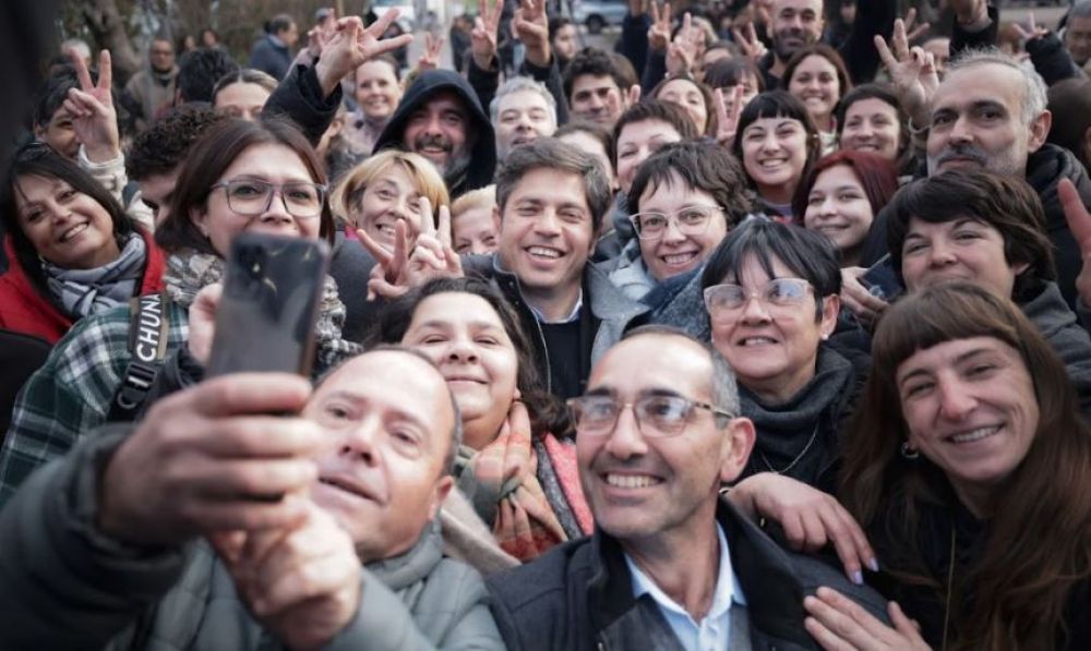 Kicillof pas por distritos de La Cmpora y destac al Estado presente