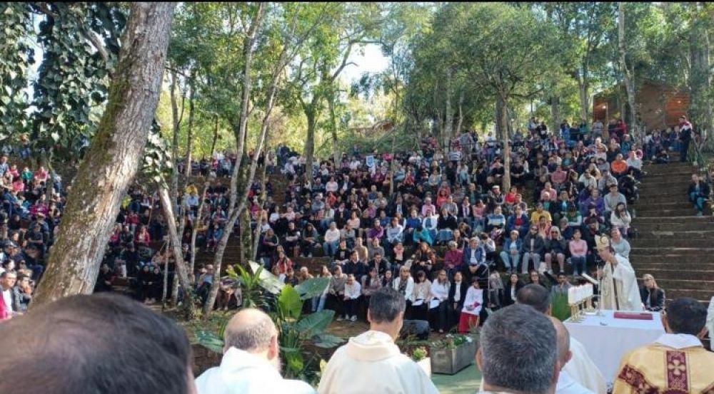 Cientos de fieles peregrinaron al santuario de Santa Mara del Yguaz