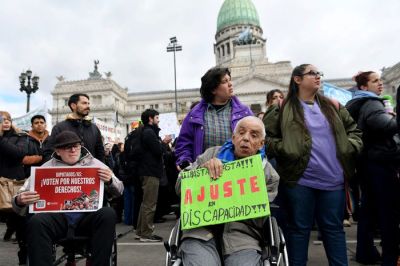 Un fallo judicial hace tambalear el veto de Javier Milei a la emergencia en discapacidad
