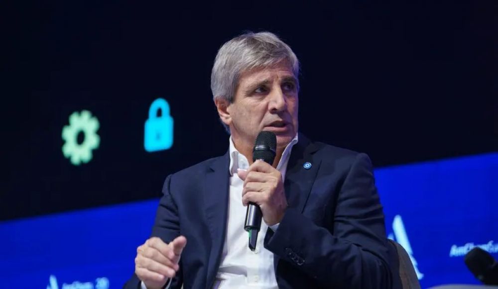 Toto Caputo les puso candado a los pesos de los bancos para evitar que el dlar suba en la previa electoral