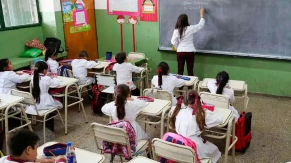 Torres anunci un bono de $200 mil para docentes y nuevas inversiones en infraestructura escolar