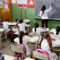 Torres anunci un bono de $200 mil para docentes y nuevas inversiones en infraestructura escolar
