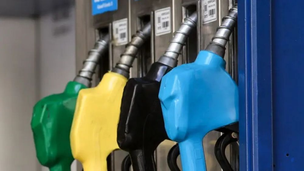 Por el salto del dlar de julio, los combustibles aumentaran hasta 6% en agosto