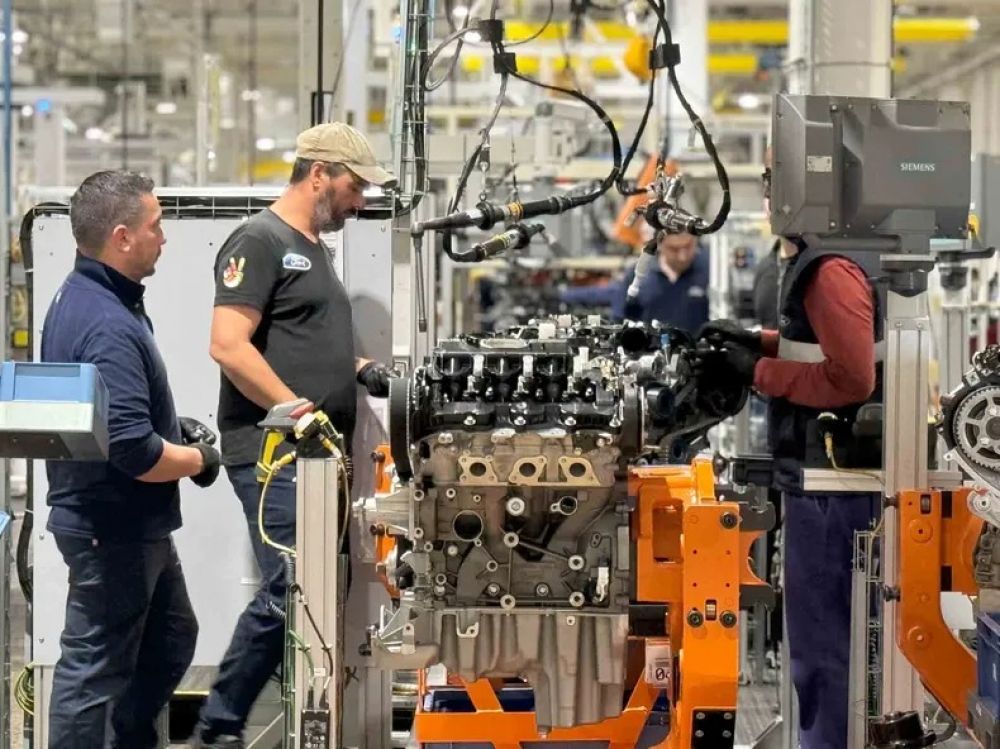 Mala noticia para Toto Caputo: la economa cay dos meses seguidos antes del sacudn del dlar