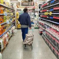 La dolarizacin avanza, los precios suben