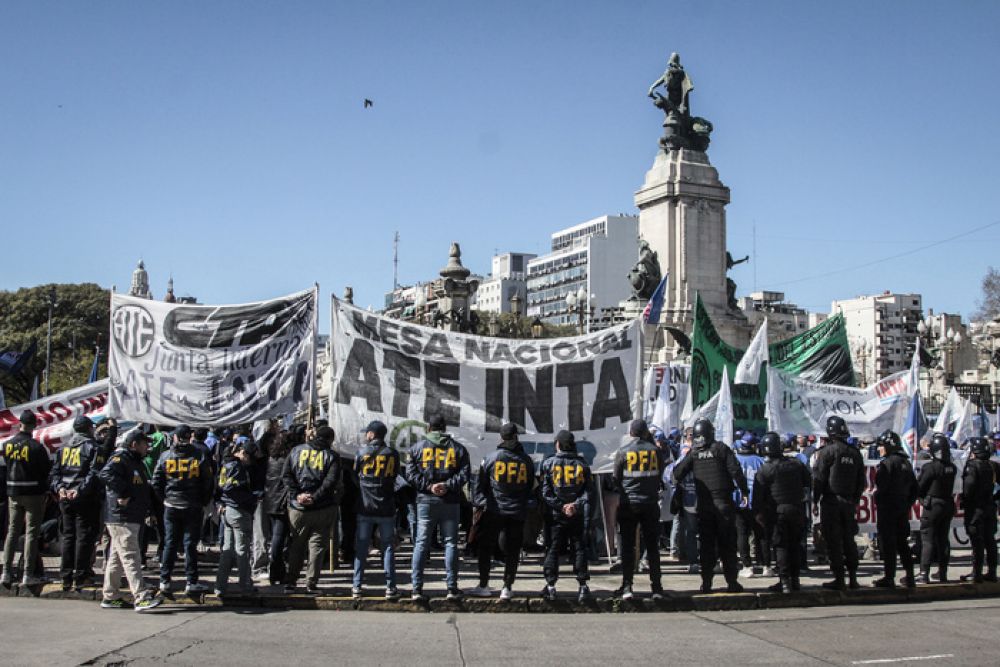 Megaoperativo de seguridad contra gremios que exigen proteger al INTI y al INTA