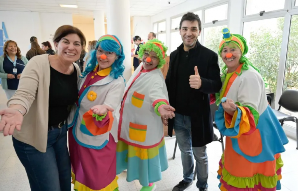 Torres inaugur obra clave del Hospital Alvear, entreg una ambulancia y una torre de laparoscopa