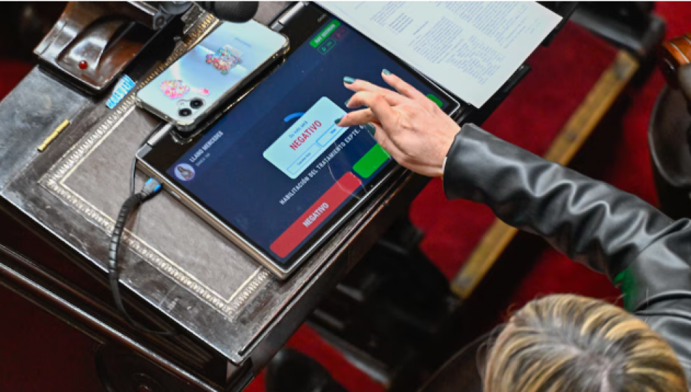 Tras el revs en el Senado, Milei se aferra a su alianza con los gobernadores en Diputados y prepara ms vetos