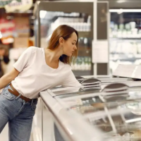 El consumo en la cuerda floja: Cay fuerte la confianza del consumidor en agosto