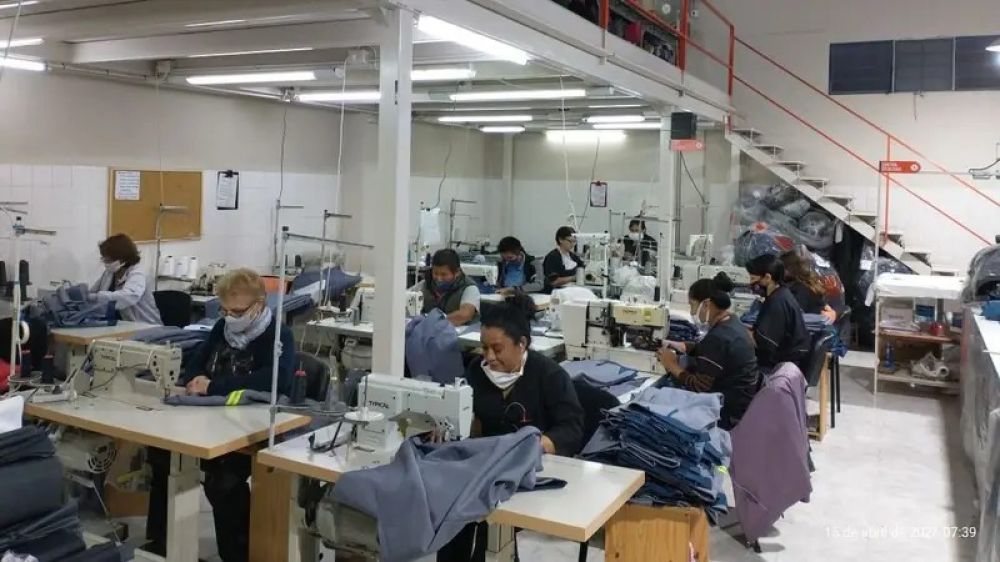 Textiles explotan contra Milei y preparan movilizacin a la Secretara Pyme que cerr