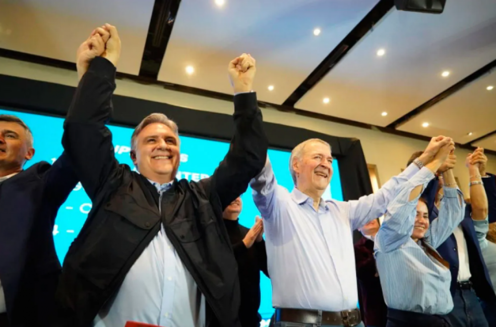 PJ muestra nueva cosecha radical: apoyo de intendentes a Schiaretti