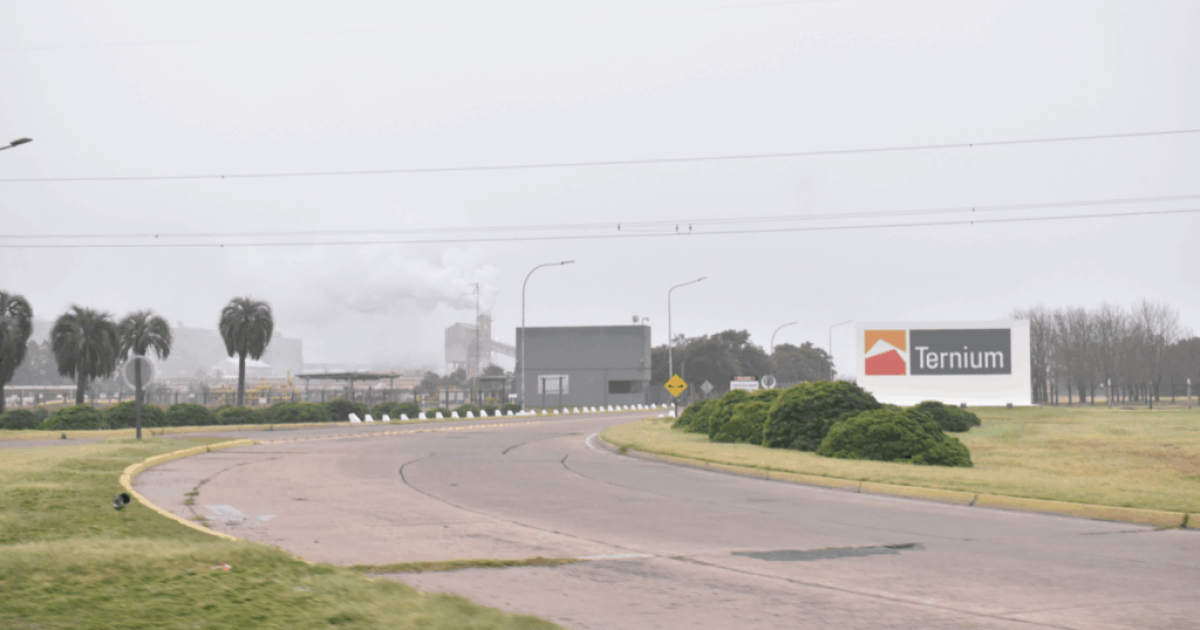 Ternium le bloqueó el ingreso a la planta a más de 1.200 trabajadores y hay multitudinarias protestas en los portones