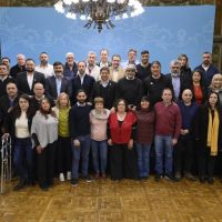 Axel Kicillof se mostr con gremios estatales bonaerenses y acus a Milei de querer destruir al Estado