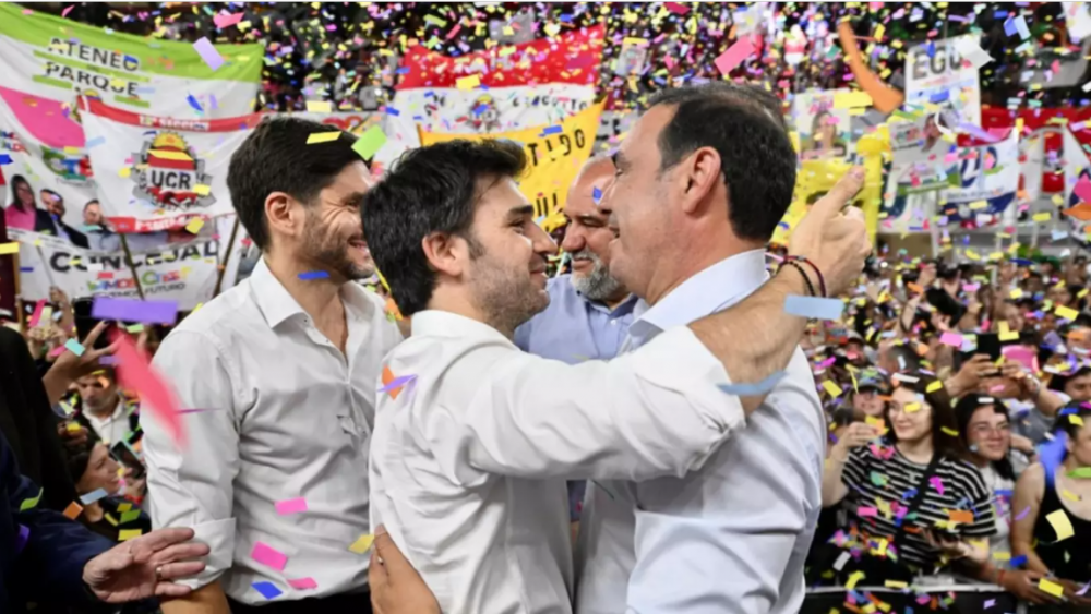 Torres acompa a Valds en el cierre de campaa en Corrientes