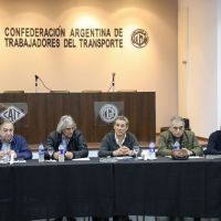 Los gremios del Transporte definieron que Schmid seguir al frente de la CATT y se pronunciaron por una CGT abiertamente opositora y con un slo Secretario General