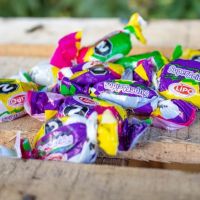 Paro y corte de calle en la fbrica de caramelos Lipo por falta de pago de salarios