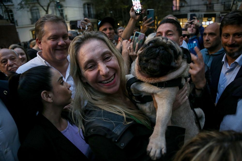 Por otra protesta contra el gobierno, tuvieron que evacuar a Karina Milei durante una caravana en Corrientes