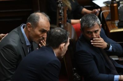 El gobierno de Javier Milei, lanzado a una espectacular guerra de nervios off the record