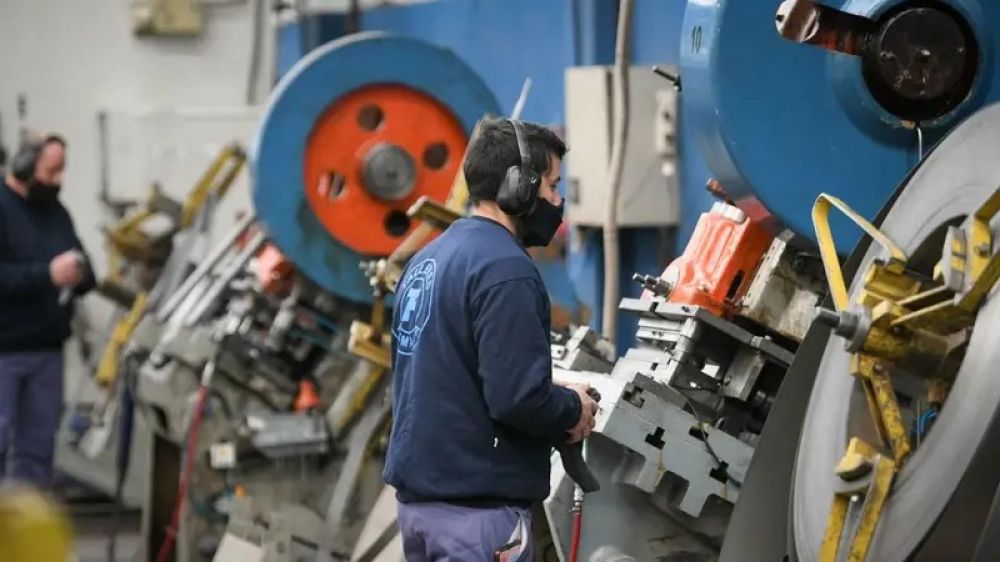 Sin motivos para brindar: capacidad ociosa, importaciones sin freno y futuro incierto para la industria