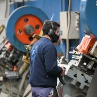 Sin motivos para brindar: capacidad ociosa, importaciones sin freno y futuro incierto para la industria