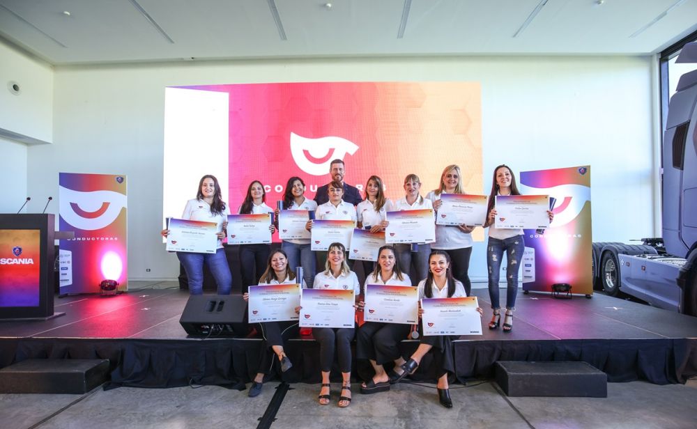Camioneras: ms de 9.000 mujeres esperan turno para convertirse en conductoras de camiones