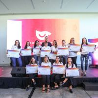 Camioneras: ms de 9.000 mujeres esperan turno para convertirse en conductoras de camiones
