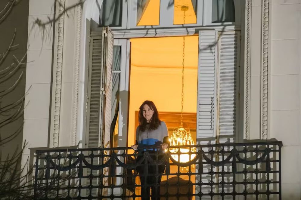 Reapareci Cristina Kirchner: a tres aos del atentado en su contra, salud a la militancia y llam a votar por Fuerza Patria