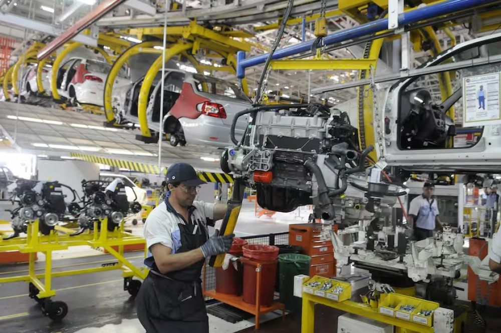 Da de la Industria: demoledor informe de los sindicatos del sector