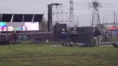 La trama del acto de Milei en Moreno: barro, alertas por la seguridad y un potrero de mujeres libertarias