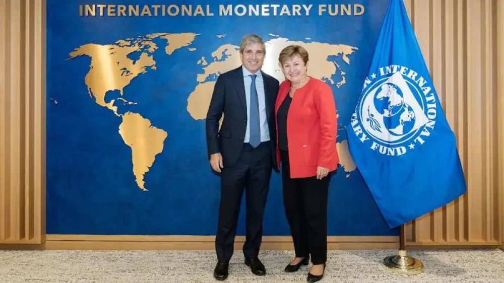 El Gobierno reconoci� que le pregunt� al FMI si pod�a intervenir para controlar el precio del d�lar