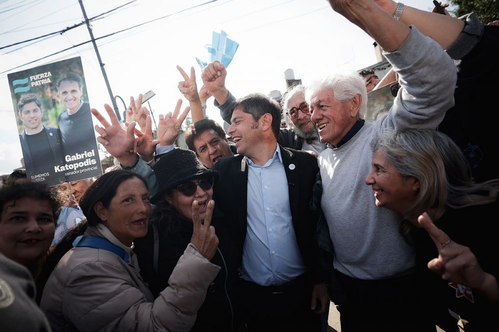 Kicillof cierra la campaa de Fuerza Patria con una mateada con vecinos en La Plata