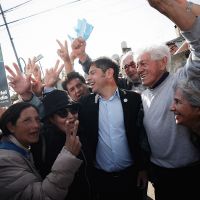 Kicillof cierra la campaa de Fuerza Patria con una mateada con vecinos en La Plata