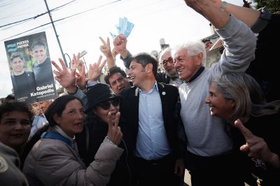 Kicillof cierra la campaa de Fuerza Patria con una mateada con vecinos en La Plata