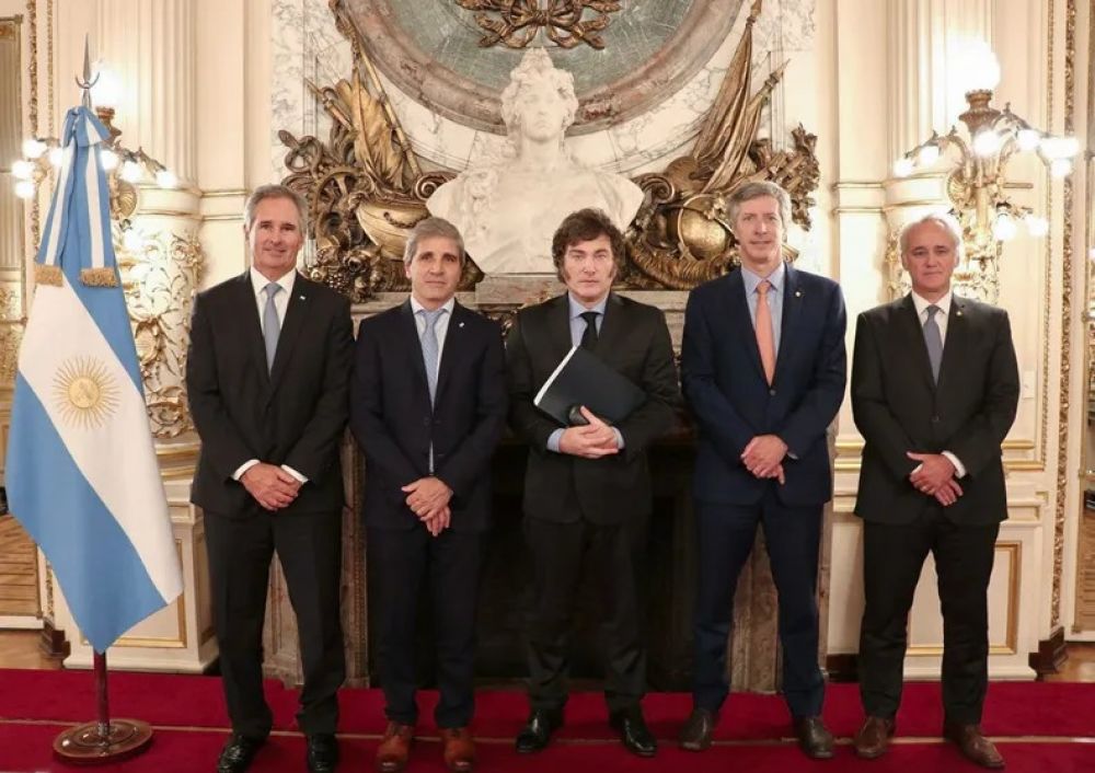 El poder de fuego de Toto Caputo para domar al dlar no llega a fines de octubre