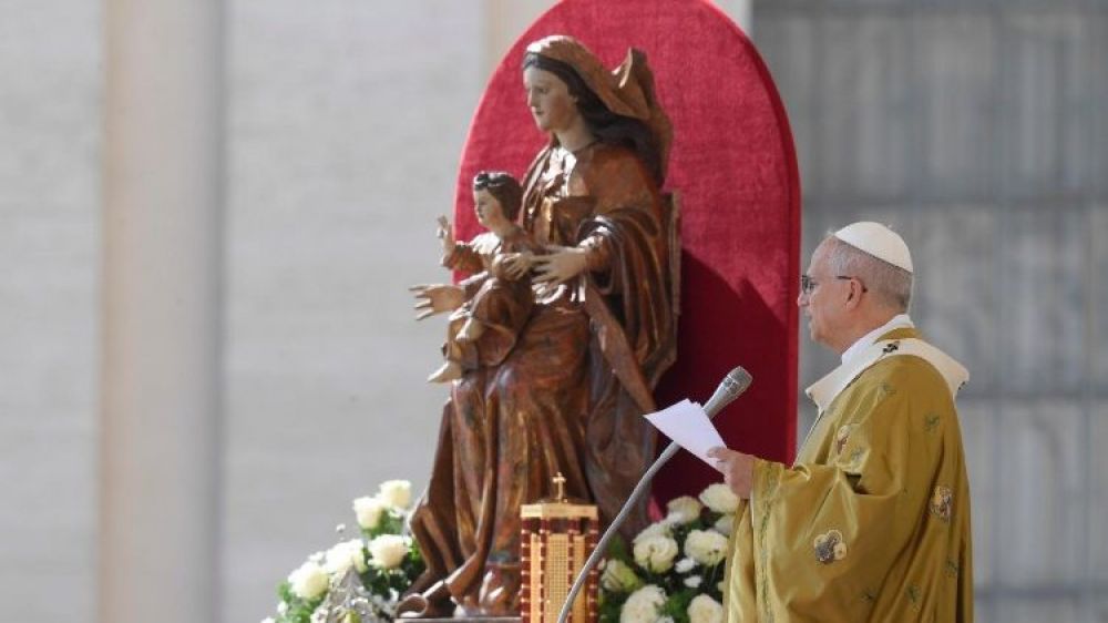 El Papa en el ngelus: Dios no quiere la guerra. Dios quiere la paz!