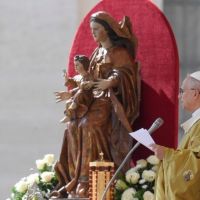 El Papa en el ngelus: Dios no quiere la guerra. Dios quiere la paz!