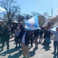 Reforma laboral de hecho: mientras los 300 despedidos movilizan y acampan, ILVA lanz una amplia convocatoria para cubrir esos mismos empleos