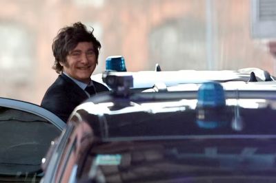 Tras la derrota electoral, Milei descart cambios en el gabinete pero reflot una mesa poltica nacional y pidi convocar a los gobernadores