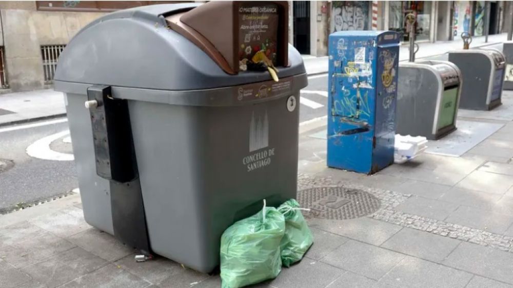 El comit de Urbaser denuncia que los medios del servicio de limpieza de Santiago son inadecuados y escasos