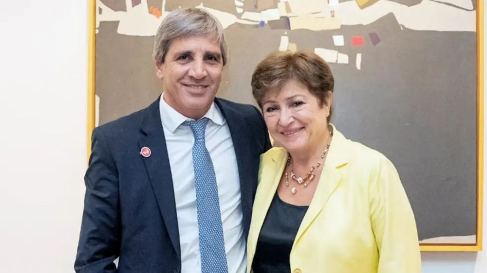 Caputo tendr que profundizar el ajuste para cumplir con el FMI si se aprueban las leyes que aumentan el gasto