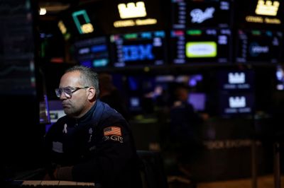 El riesgo pas se mantiene cerca de los 1.100 puntos, su nivel ms alto en los ltimos once meses