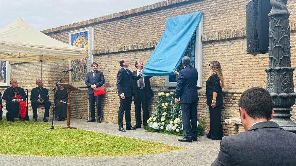 Ceremonia de entronizacin del mosaico de la Virgen de Lujn en el Vaticano