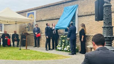 Ceremonia de entronizacin del mosaico de la Virgen de Lujn en el Vaticano