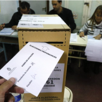 Cuatro de cada diez no votaron, entre toboganes y milanesas, y la locura de setiembre al acordarse del gimnasio