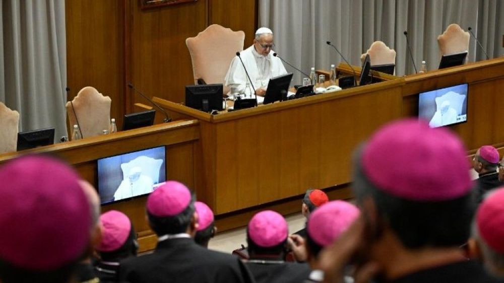 El Papa: El Obispo, un siervo que anuncia el Evangelio con valenta