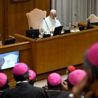 El Papa: El Obispo, un siervo que anuncia el Evangelio con valenta