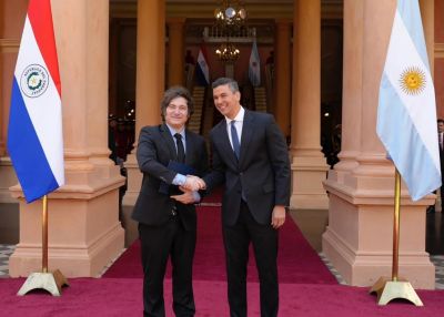 Milei viaja el martes a Paraguay para reunirse con Santiago Pea y disertar en una cumbre conservadora